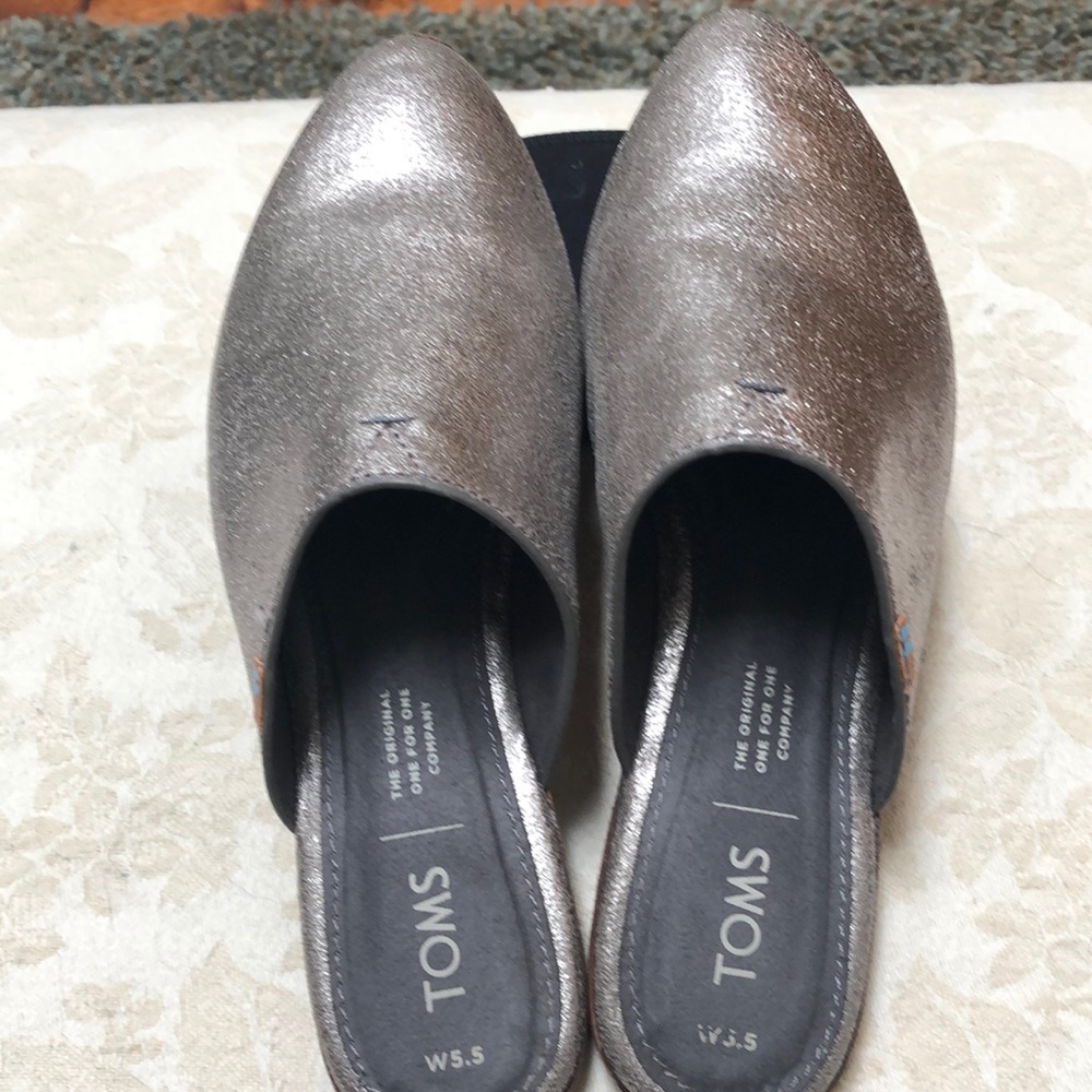 Toms - Picture 2 of 5